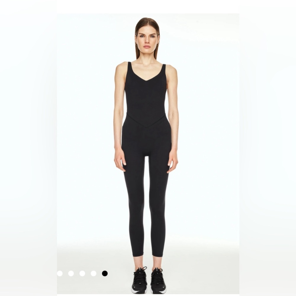 NWT Bandier V-Neck Tempo Full Length Catsuit in Black Size Medium